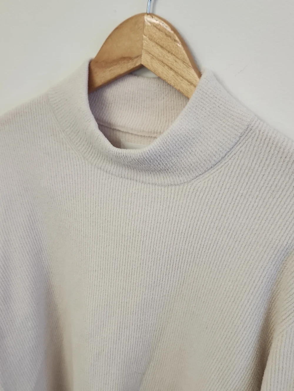 NN. 07 No Nationality Cream Ribbed Mock Neck Sweater Large